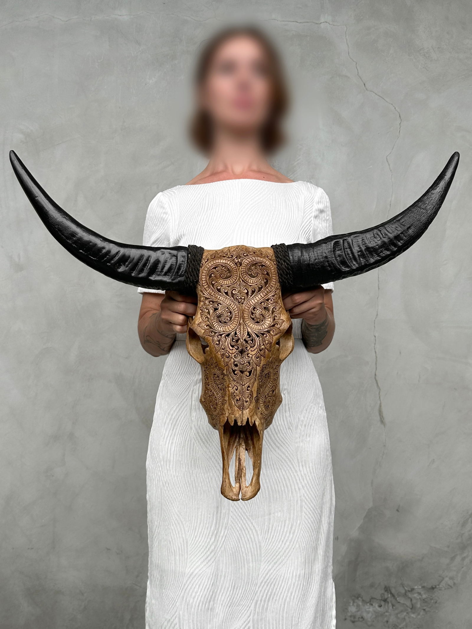 Brown carved buffalo skull - Leaf motif: Title: Brown carved buffalo skull - Leaf motif Maker:Unknown Origin: Indonesia Date/Period:2025 Materials:Bubalus bubalis, Bone, Horn Dimensions:Height: 56 cm / 22 inches Width: 75 cm / 29.5 inches De