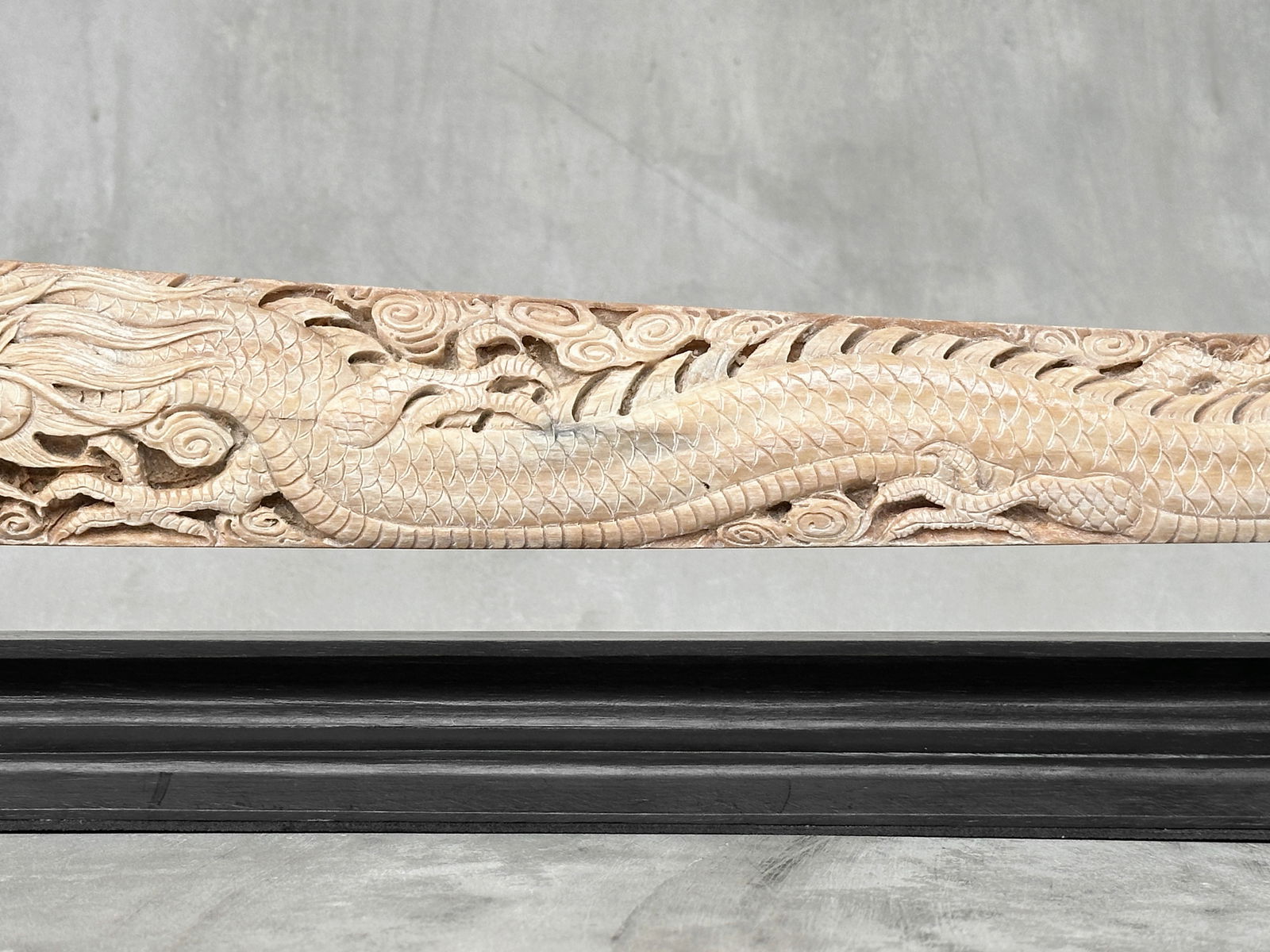 Impressive engraved swordfish rostrum - Dragon Phoenix motif - 7