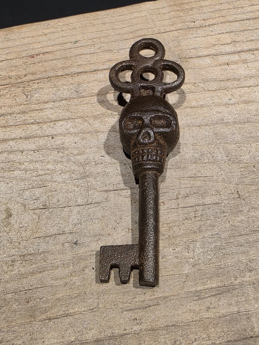3 1/2" Iron Skeleton Key - 12