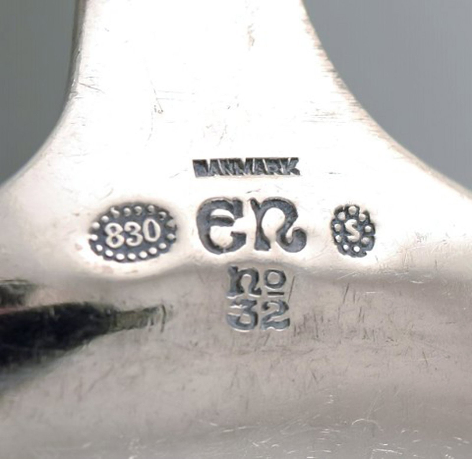Evald Nielsen number 32 serving spade in all silver (830). - 4