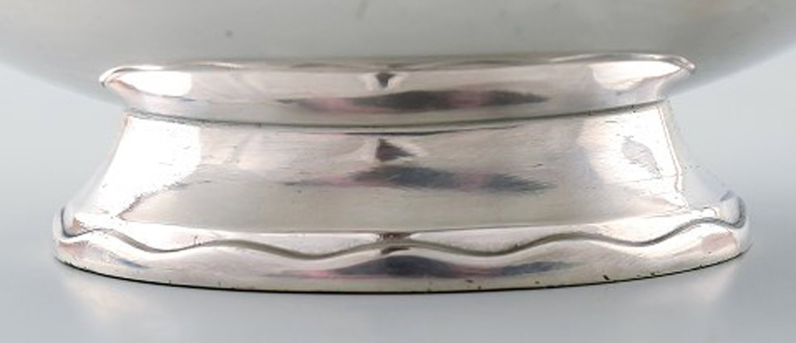 Rare and fine silver plated "Swan" sauce/gravy boat created by Christian Fjerdingstad for Christofle - 4