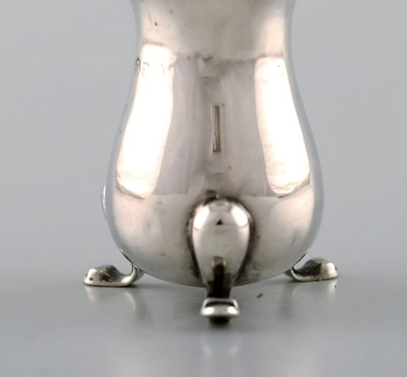 English pepper shaker in silver. Late 19th century. From large private collection. - 4