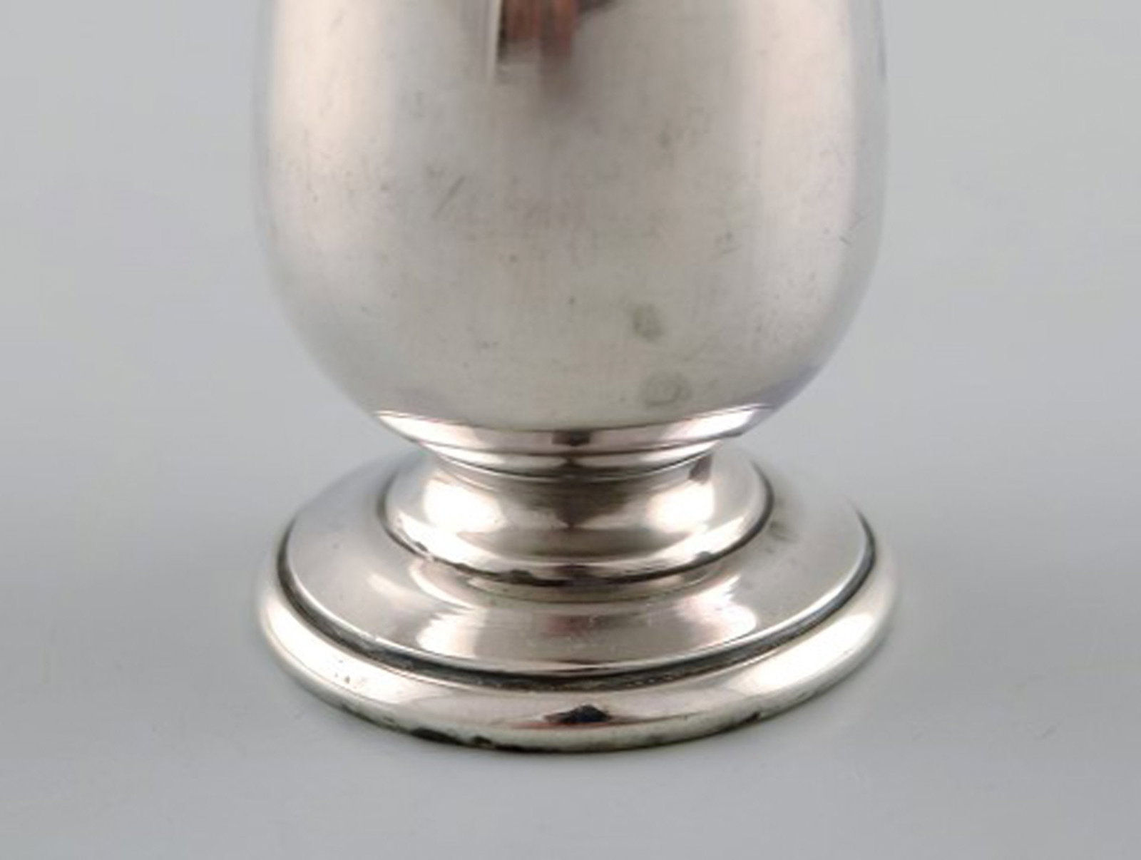 English pepper shaker in silver. Late 19th century. From large private collection. - 3