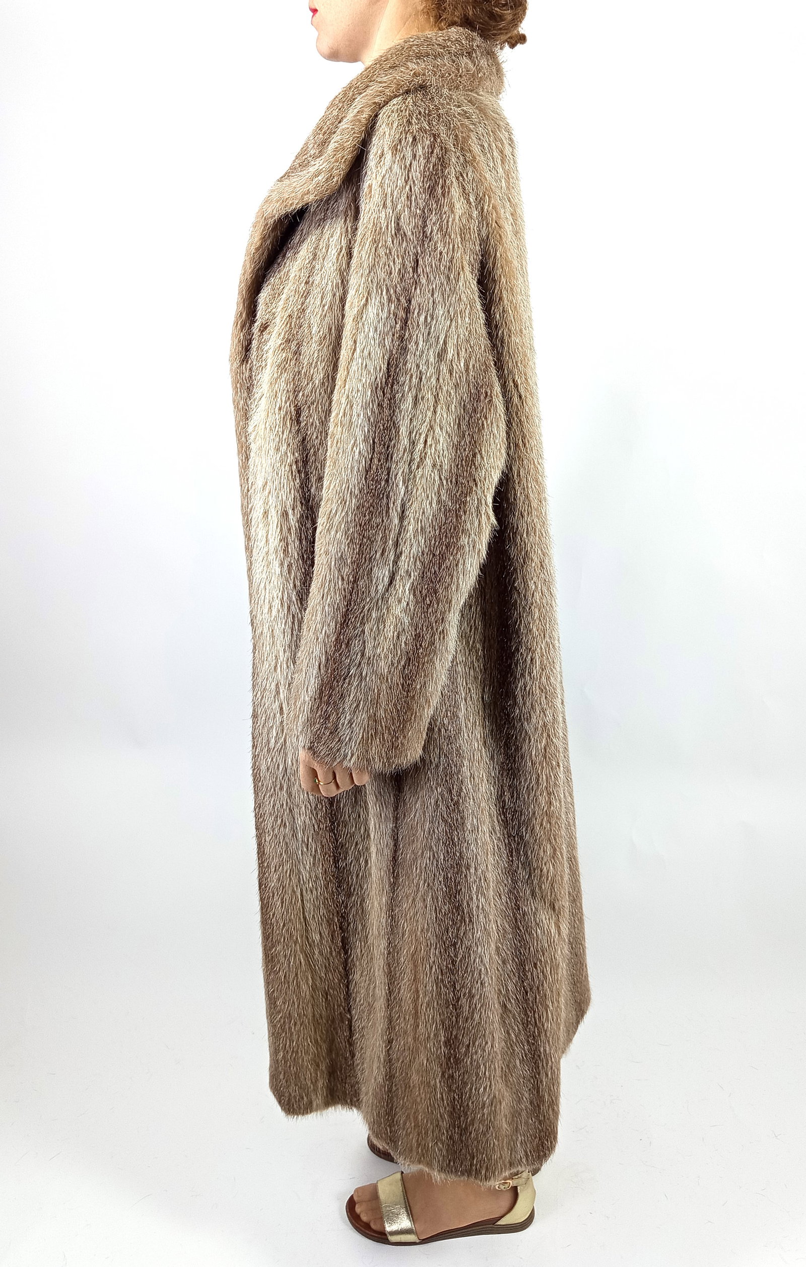 BLONDE NUTRIA FUR COAT EU: XXL ; US: 24 - 6