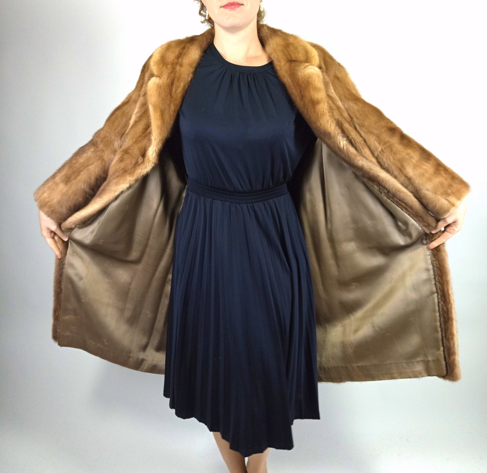 BEIGE MINK FUR COAT EU: XL ; US: 18 - 7