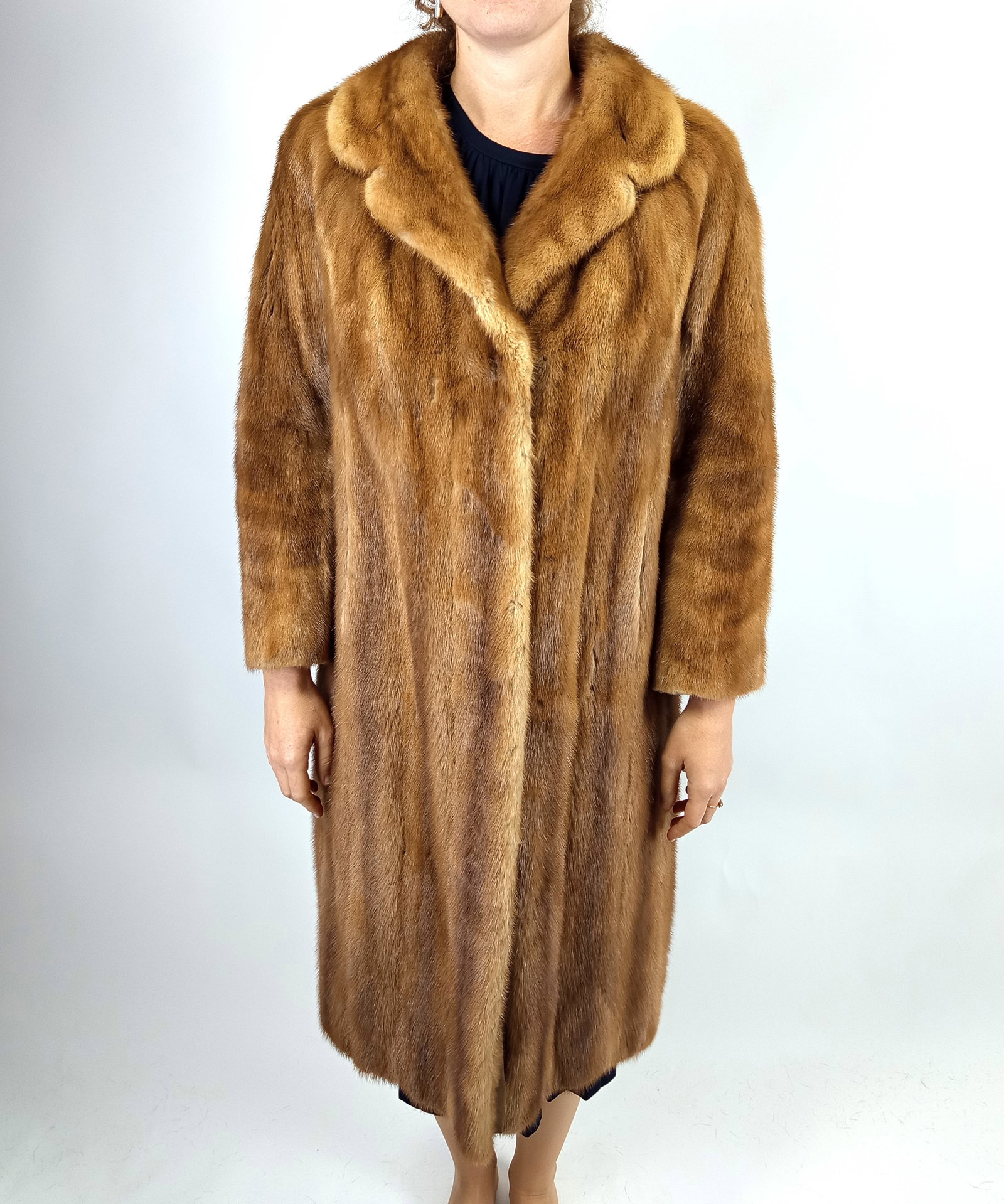 BEIGE MINK FUR COAT EU: XL ; US: 18 - 8