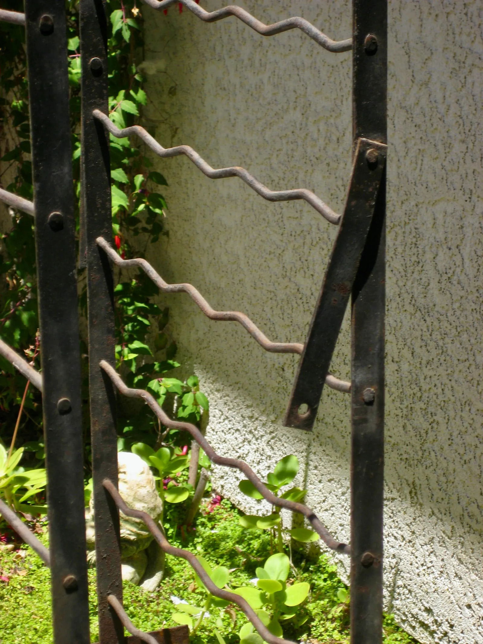 Late 19th Century French Country Iron Folding Wine Rack - 7