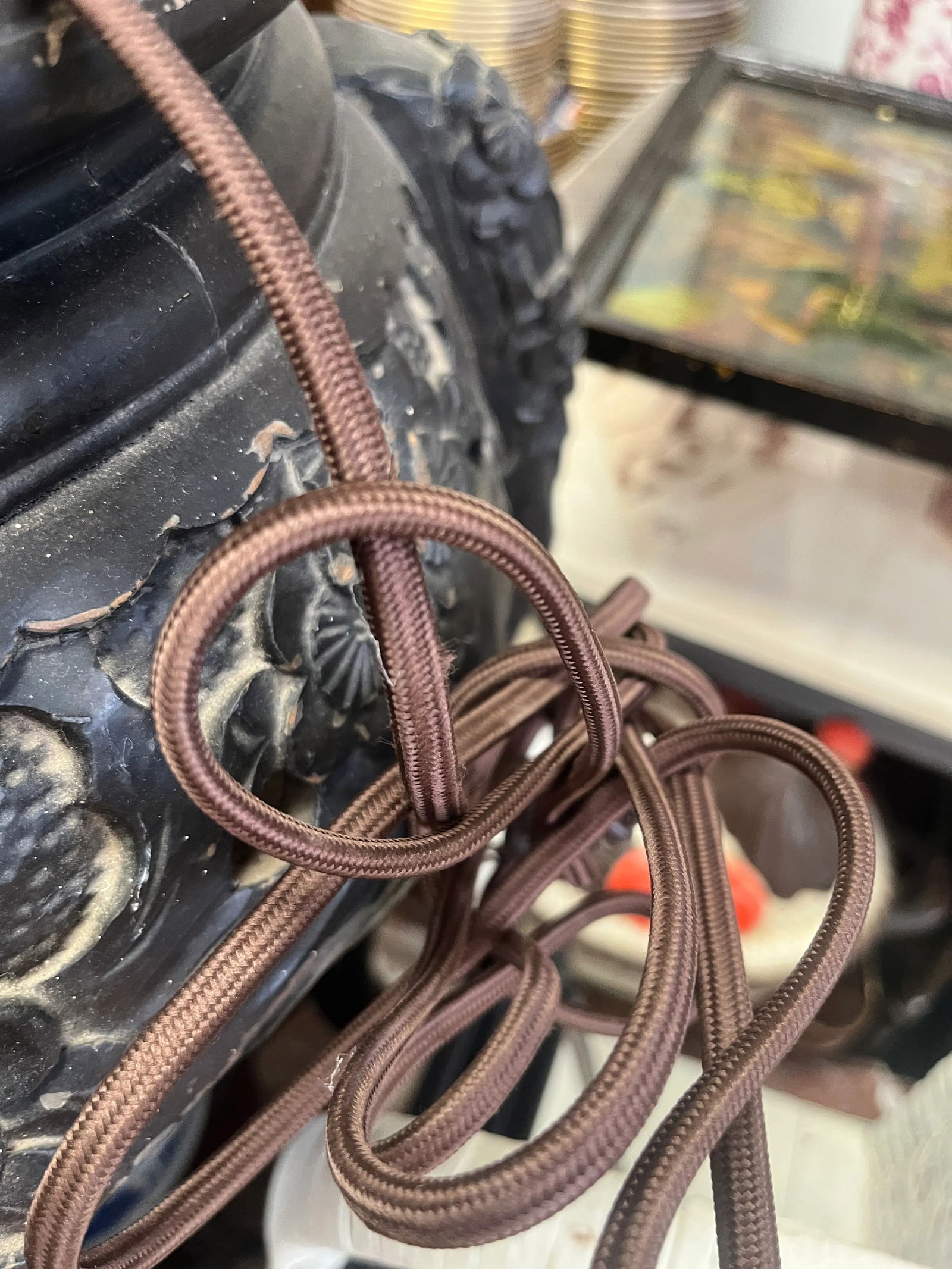 Early 20th Century French Neoclassical Painted and Shell Encrusted Lamp - 4