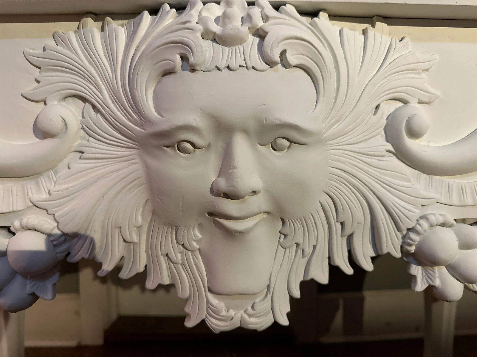 English Georgian Style Table Ornately Carved Faces and Lion Paws and Face in Manner of William Kent - 4