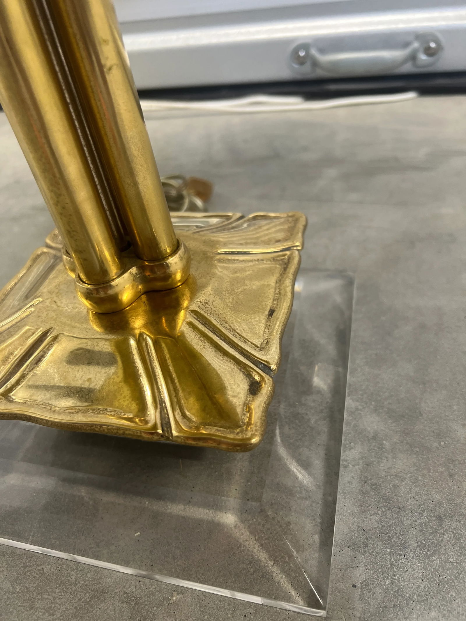 Unique Vintage Mid Century Modern Brass & Lucite Chapman Lamp W/ Original Shade C. 1985 - 3