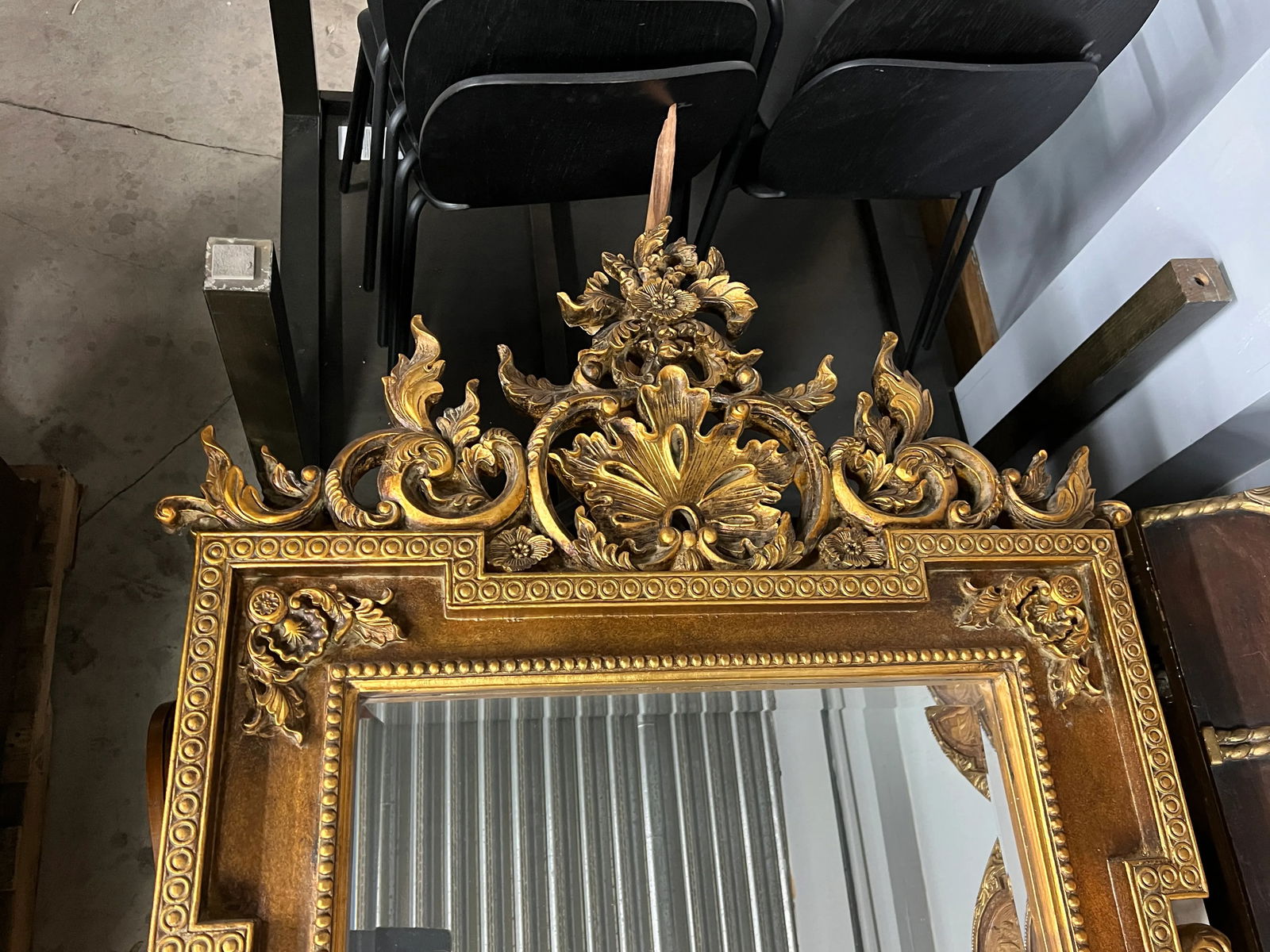 Mid 20th Century Italia Baroque Style Large Gold-Carved Giltwood Wall Mirror - 5