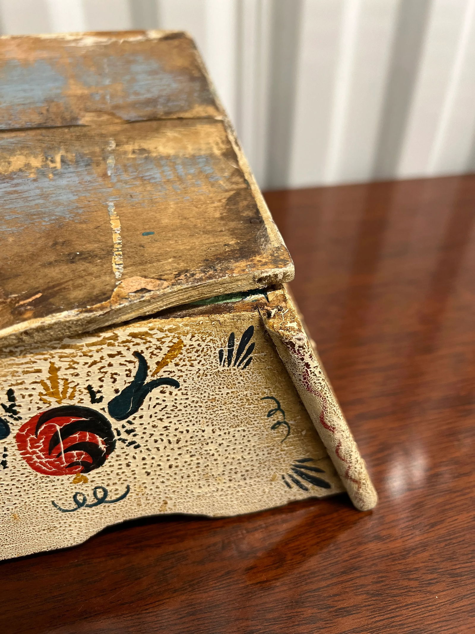 Fantastic American Paint Decorated Folk Art Cutlery Tray - Circa 1845 - 7