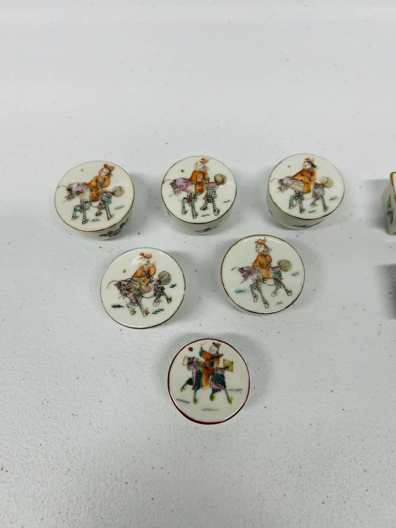 Qing Dynasty - 13 Antique Chinese Porcelain Enameled Salt Boxes - 2