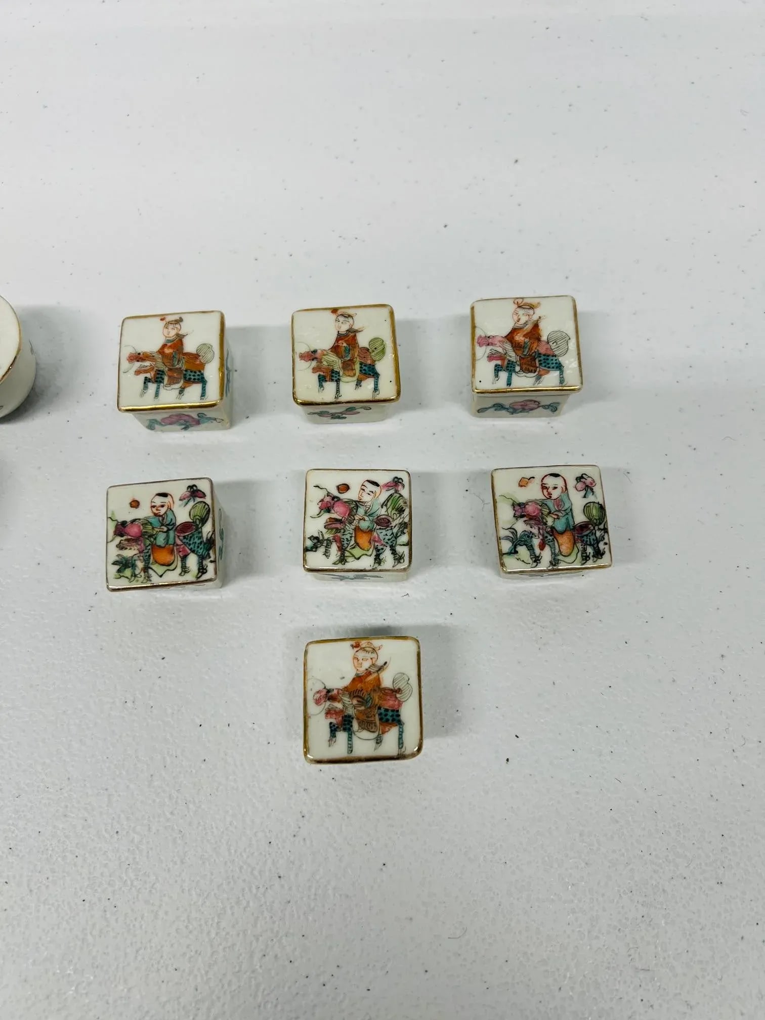Qing Dynasty - 13 Antique Chinese Porcelain Enameled Salt Boxes - 3