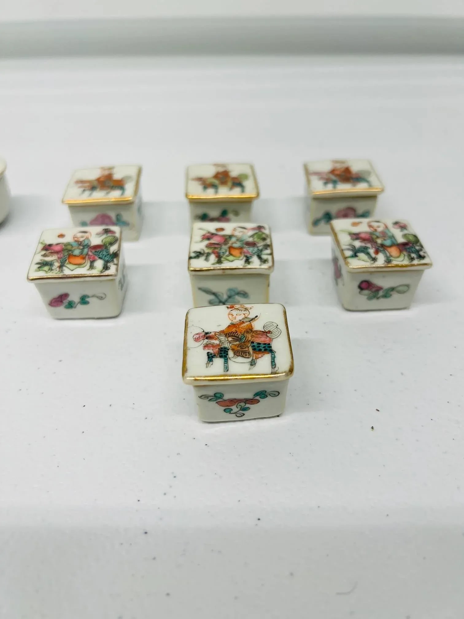 Qing Dynasty - 13 Antique Chinese Porcelain Enameled Salt Boxes - 4