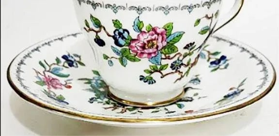 Aynsley Dinnerware Set Pembroke Pattern - Service for 8 Plus Serving Pieces - 4