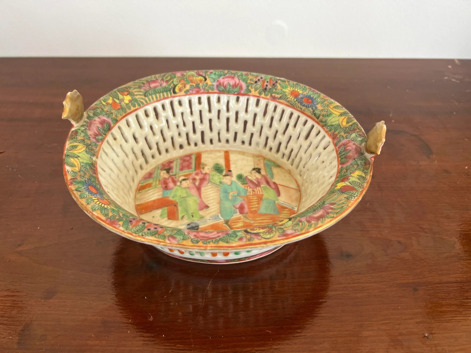 19th Century, Chinese Export Porcelain Famille Rose Medallion Chestnut Basket - 6
