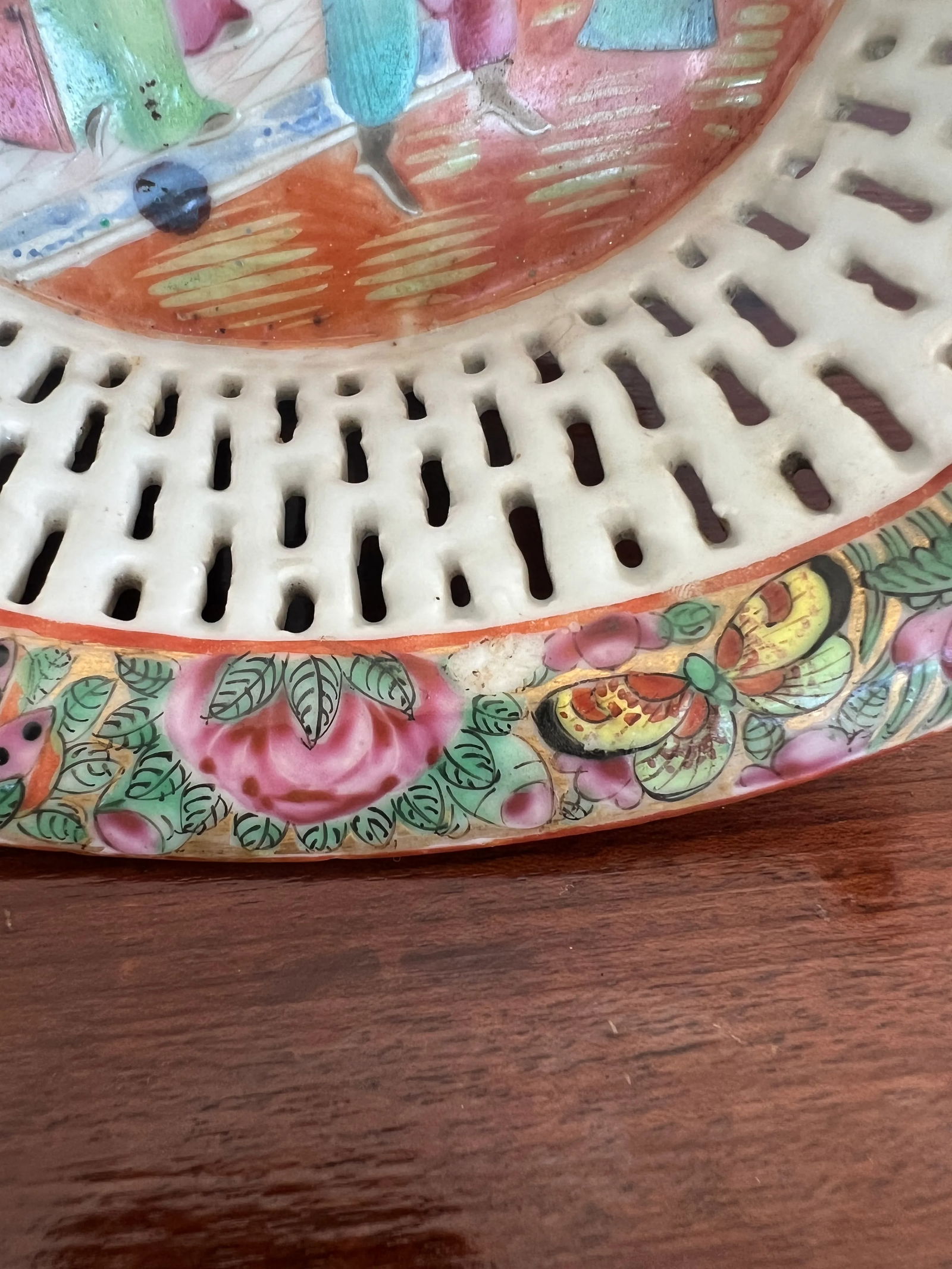 19th Century, Chinese Export Porcelain Famille Rose Medallion Chestnut Basket - 7