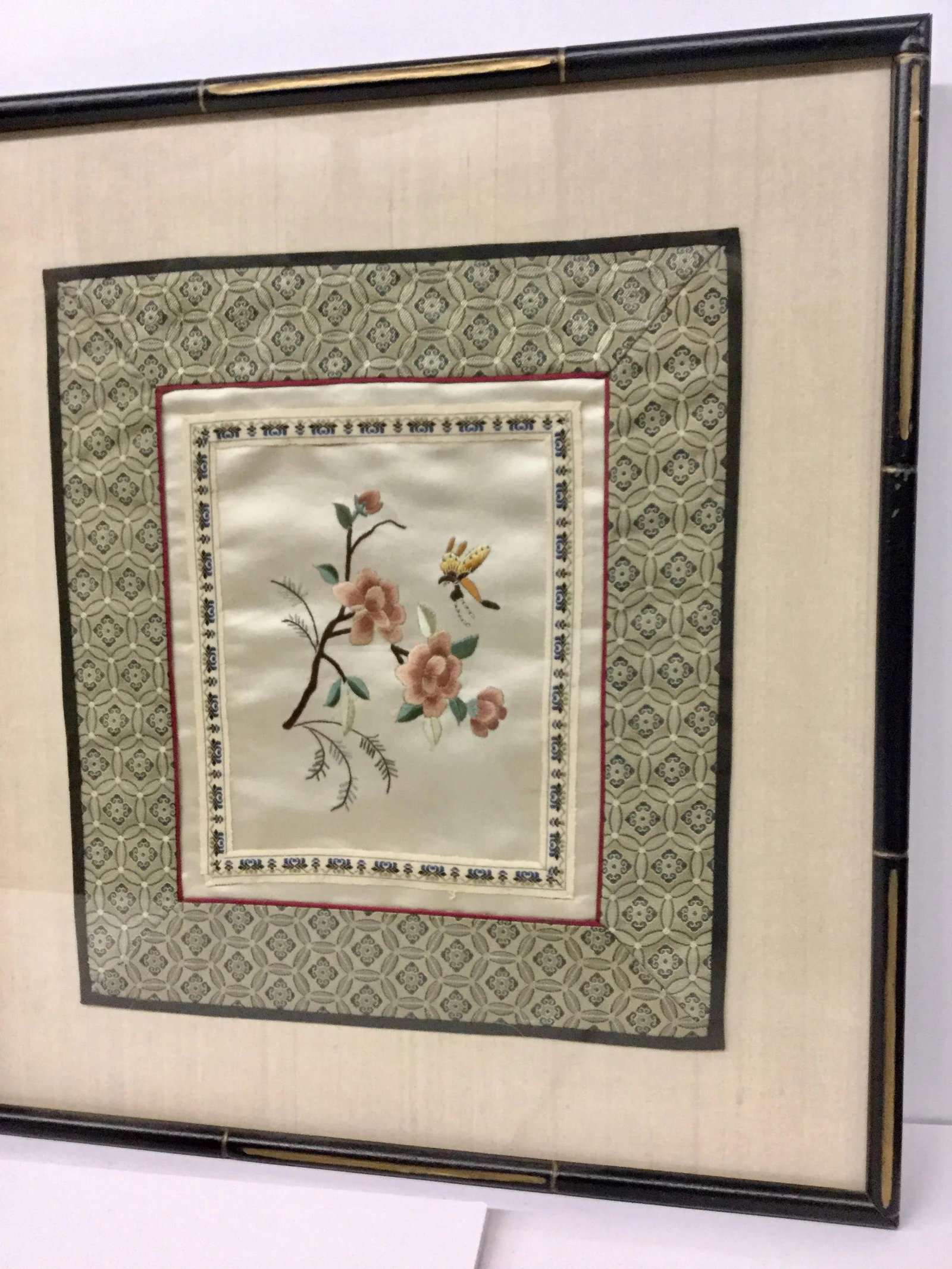 1960s Vintage Framed & Matted Chinese Silk Embroidered Panels- a Pair - 6