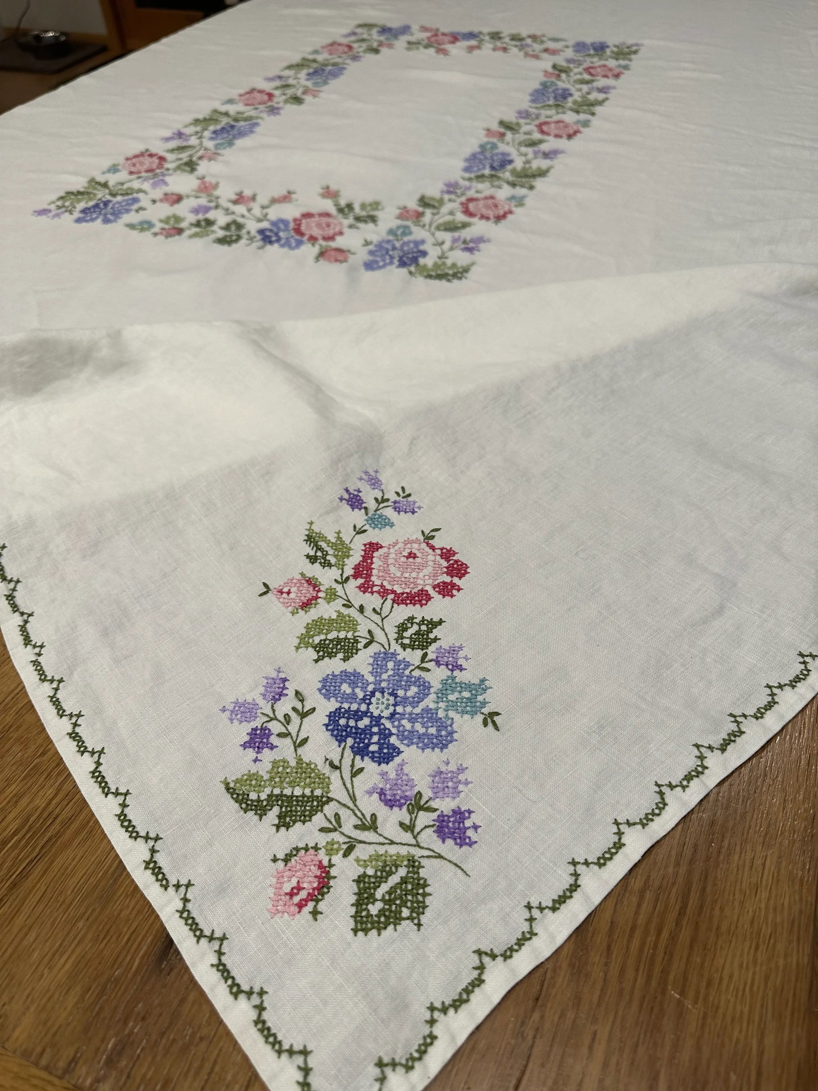 1960s Vintage Linen Cross-Stitched Needlepoint Embroidered Floral Tablecloth Napkins Runner Set of 1 - 8