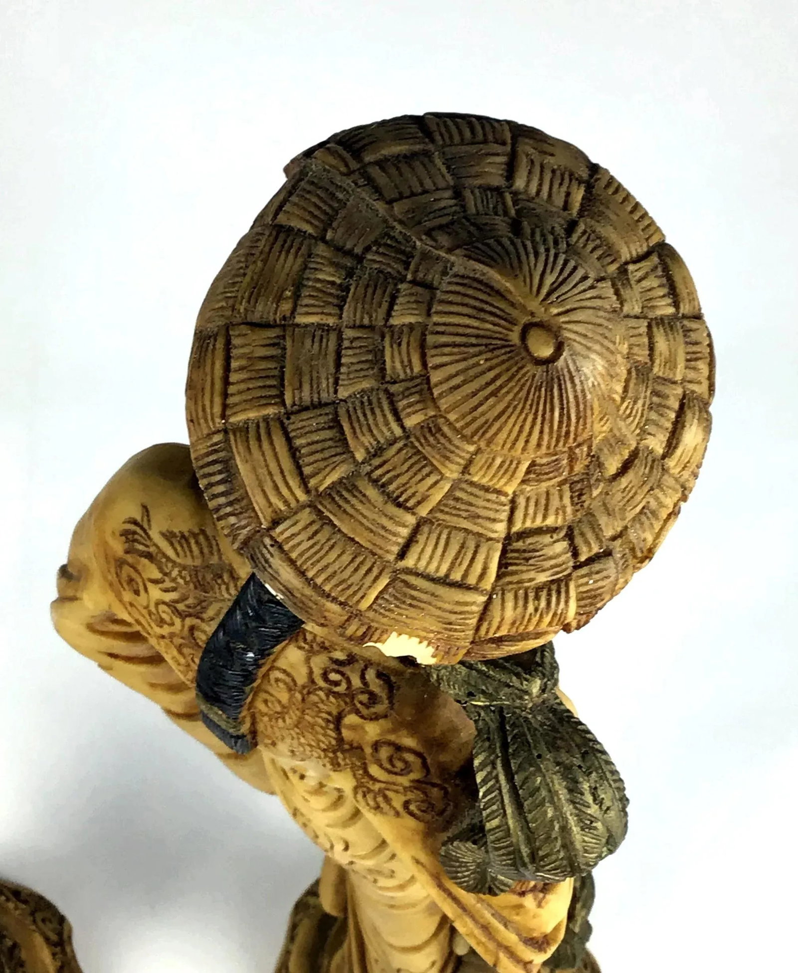 Magnificent Carved Resin Pair of Chinese Royals - 9