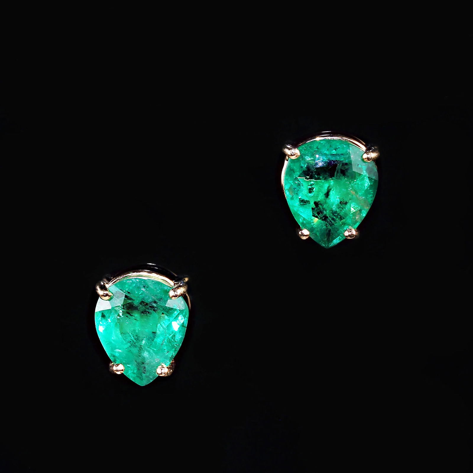 AJD Emerald Earrings in 18k Yellow Gold - 2 Pieces - 2