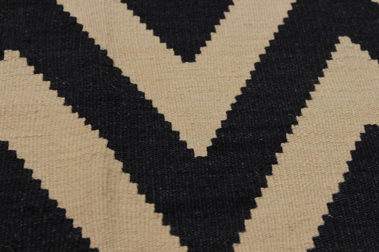 Contemporary Kilim Black/Ivory Hand-Woven Wool Rug - 8'6 X 10'1 - 6