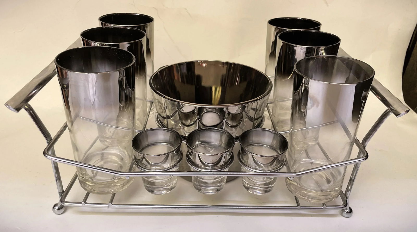 Mid 20th Century Dorothy Thorpe Silver Fade Bar Cocktail Set with Chrome Holder & Ice Bucket- 14 Pie - 4