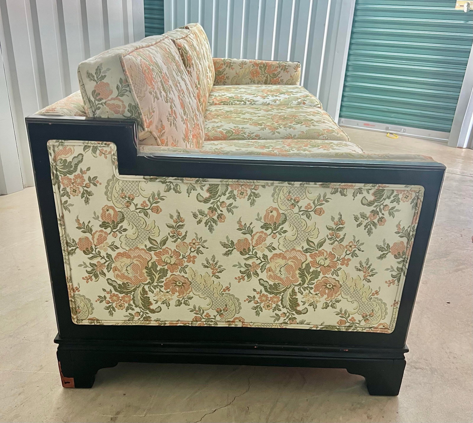 Vintage Chinoiserie Key City Custom Asian Style Black Lacquered Sofa With Floral Brocade Fabric - 2