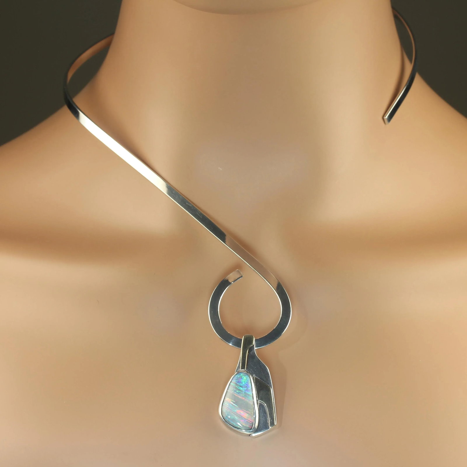 Late 20th Century Brazilian Opal in Sterling and 18k Gold Pendant - 2