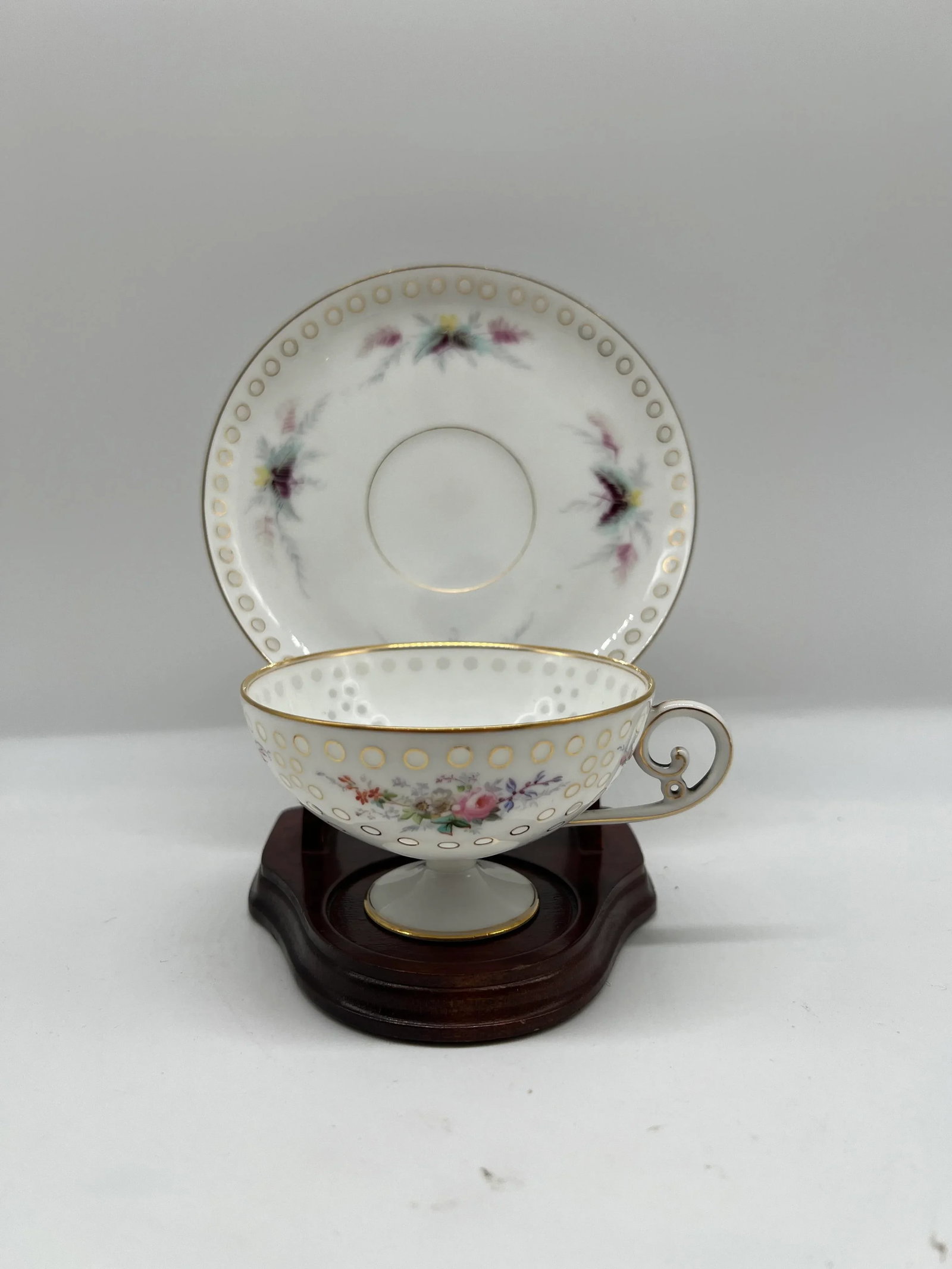 Fine & High Quality Porcelain Tea Cup / Saucer - Rice Grain - Gilt Enameled - 9