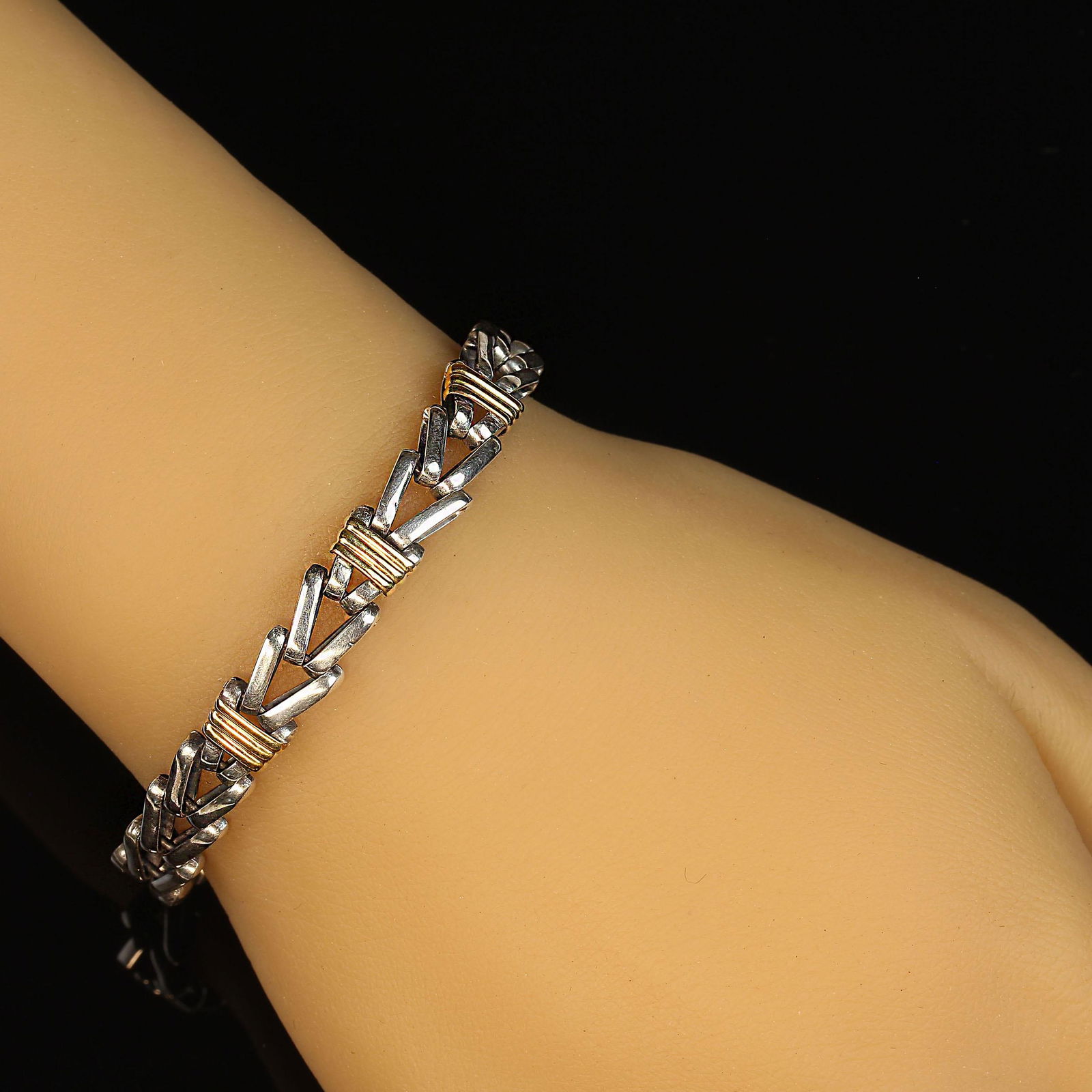 Late 20th Century Sterling Silver Bracelet in Herringbone Design - 2