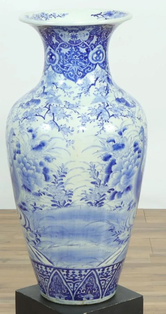 19th Century Palace Size Chinese Blue and White Porcelain Vase - 5