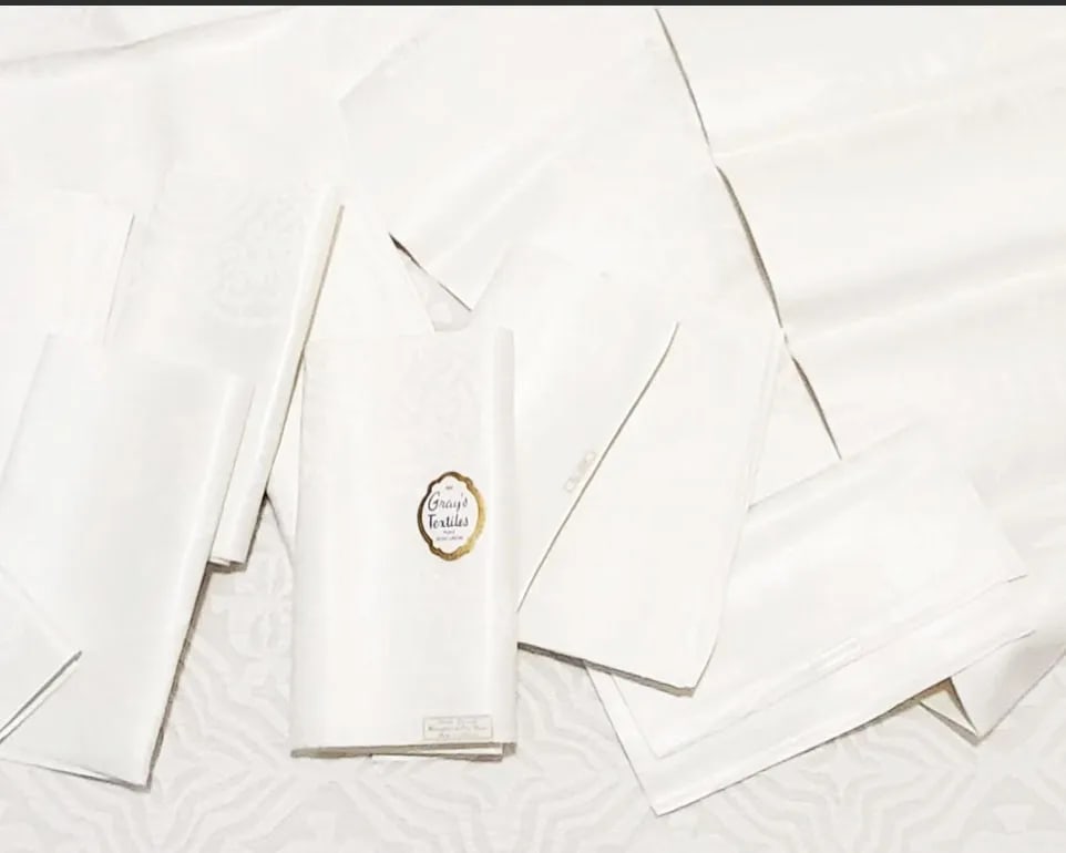 Vintage Gray"s Textiles Pure Irish Linens Tablecloth and 12 Napkins - 2
