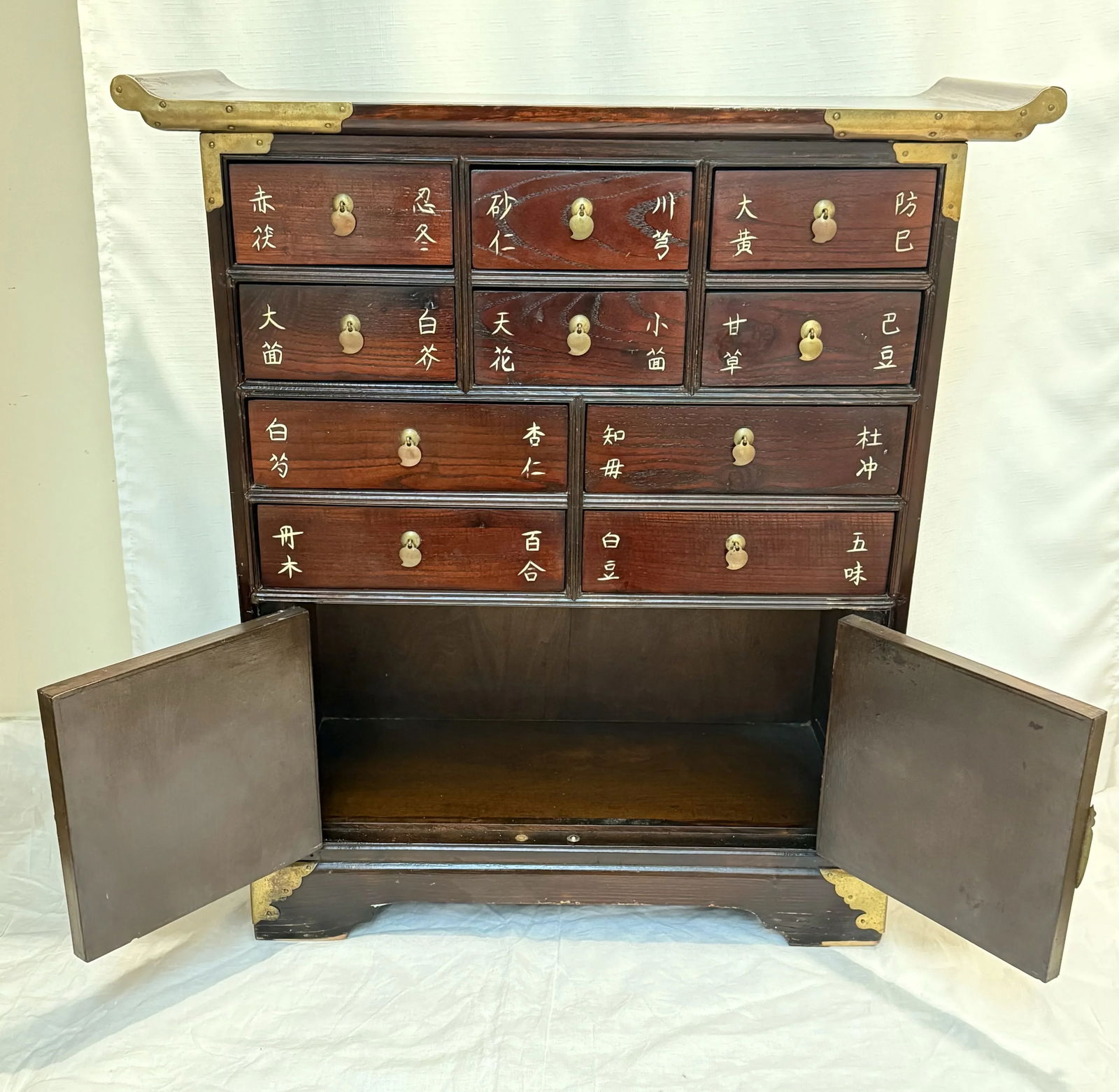 Stunning Vintage Late 20th Century Asian Ten-Drawer Apothecary Medicine Cabinet Chinoiserie Style fo - 2