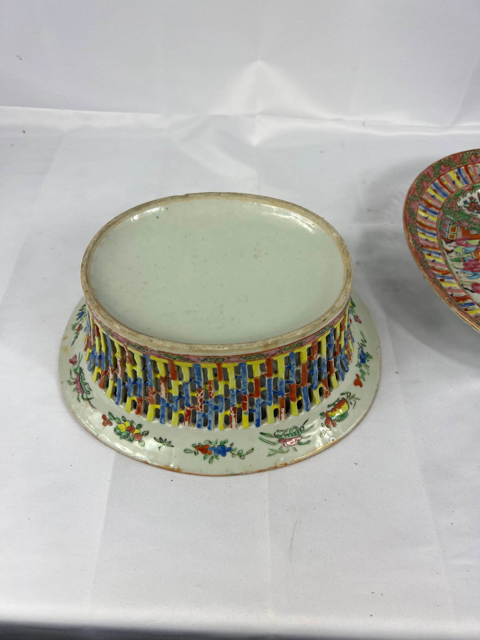 Antique Chinese Export Rose Medallion Pierced Fruit Basket and Undertray 19th C - 6