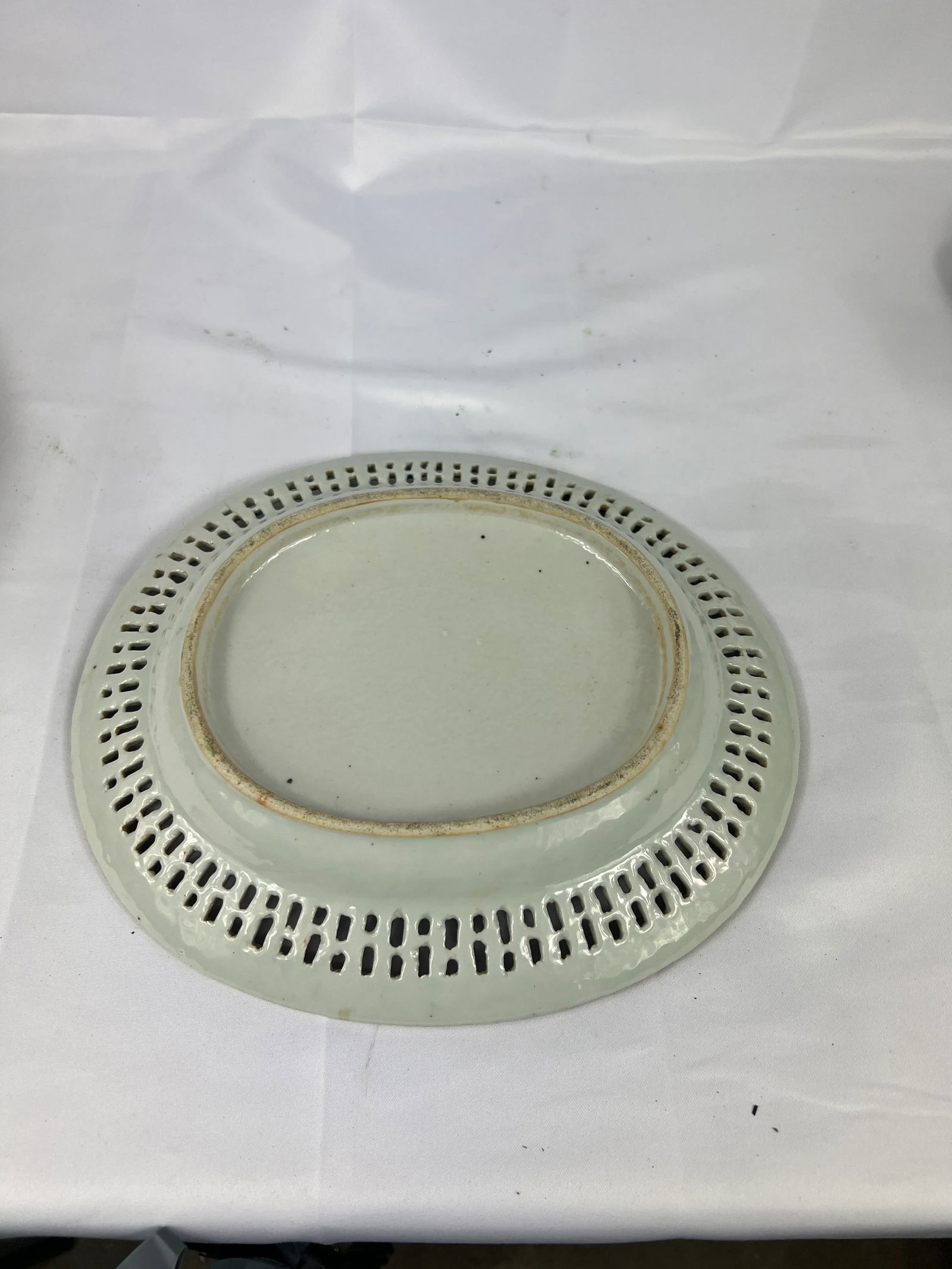 Antique Chinese Export Rose Medallion Pierced Fruit Basket and Undertray 19th C - 7