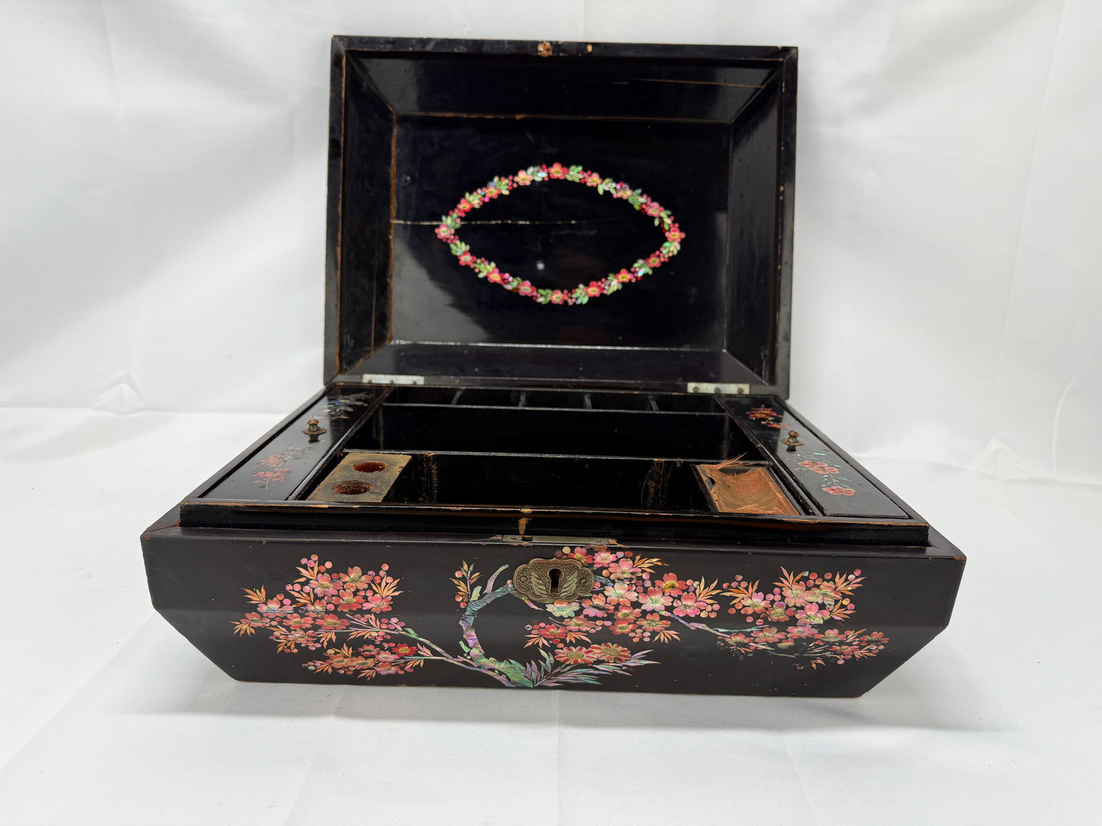 19th Century Chinese Export Black Lacquer & Mother of Pearl Sewing Box - 3