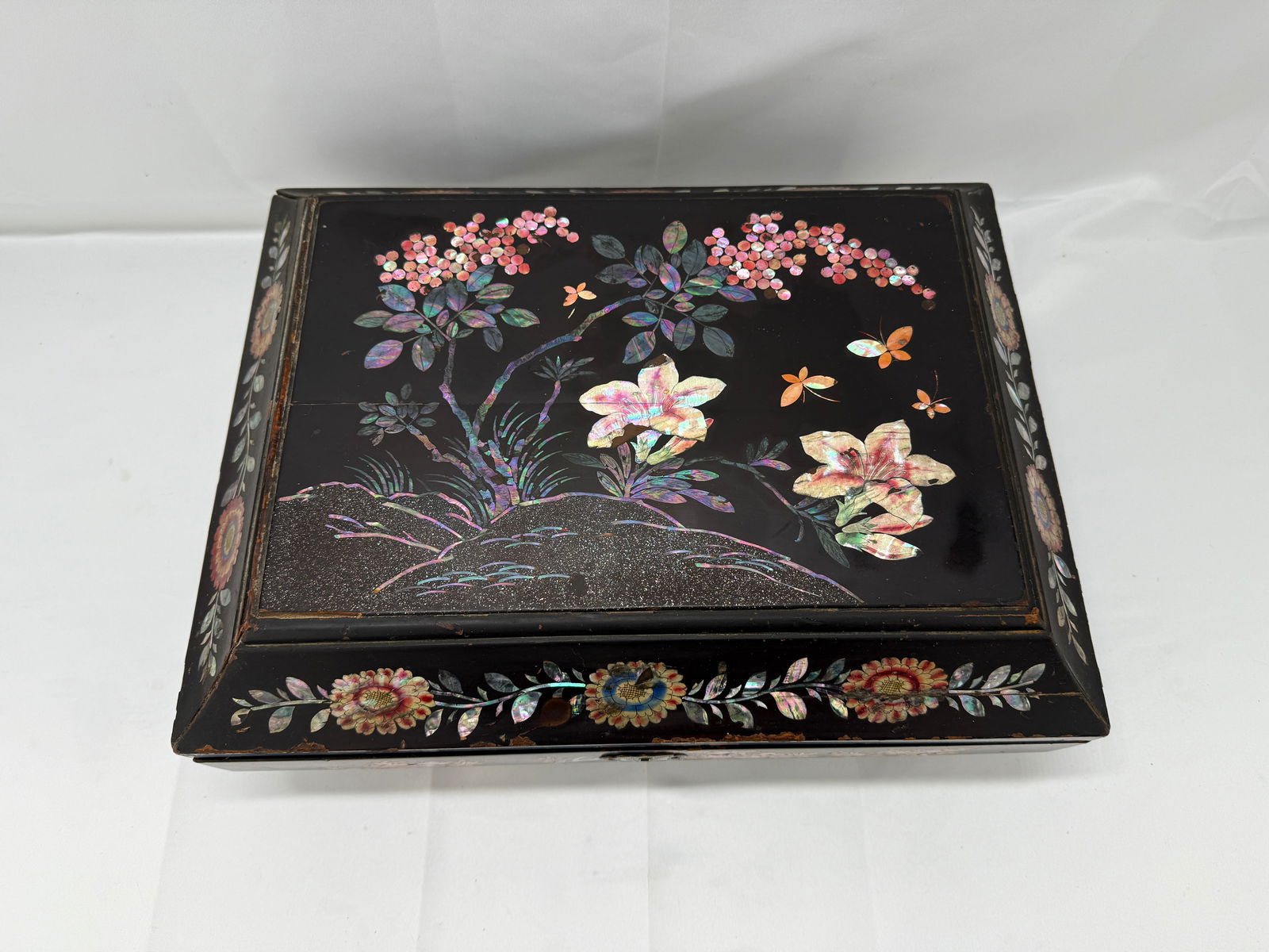 19th Century Chinese Export Black Lacquer & Mother of Pearl Sewing Box - 4