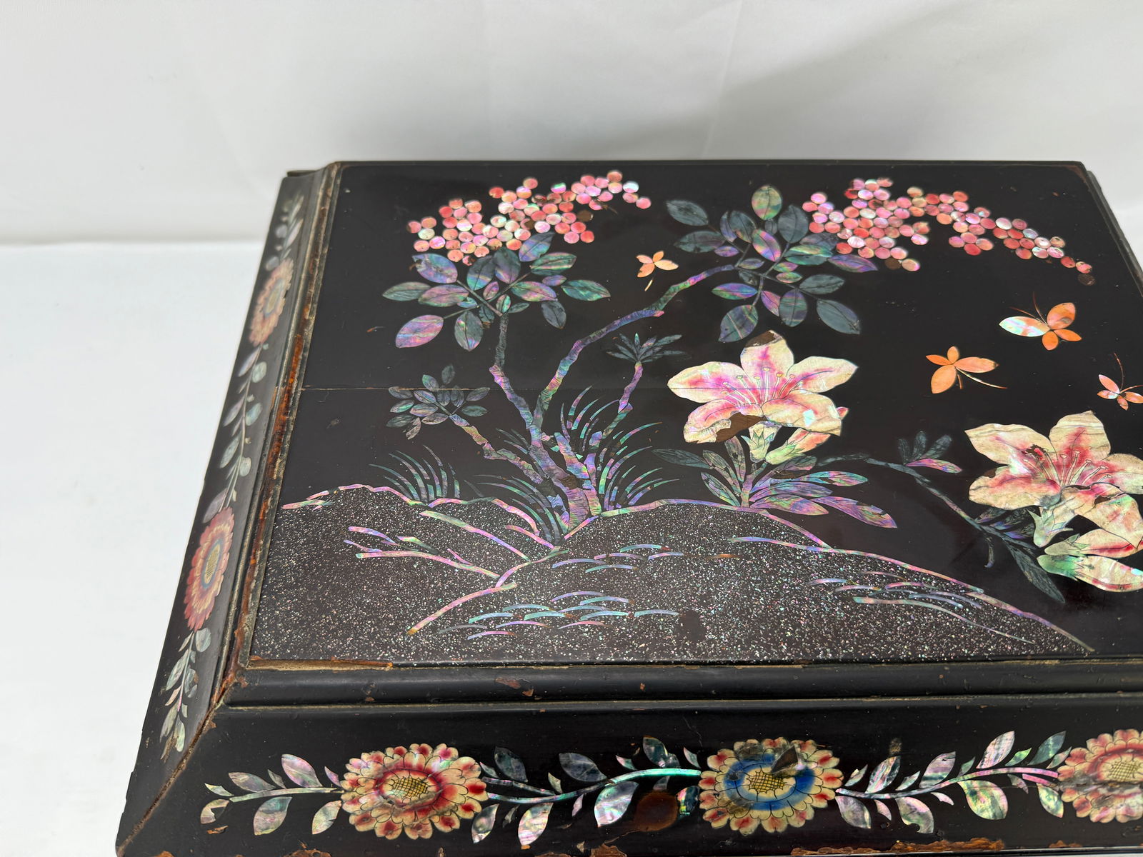 19th Century Chinese Export Black Lacquer & Mother of Pearl Sewing Box - 5