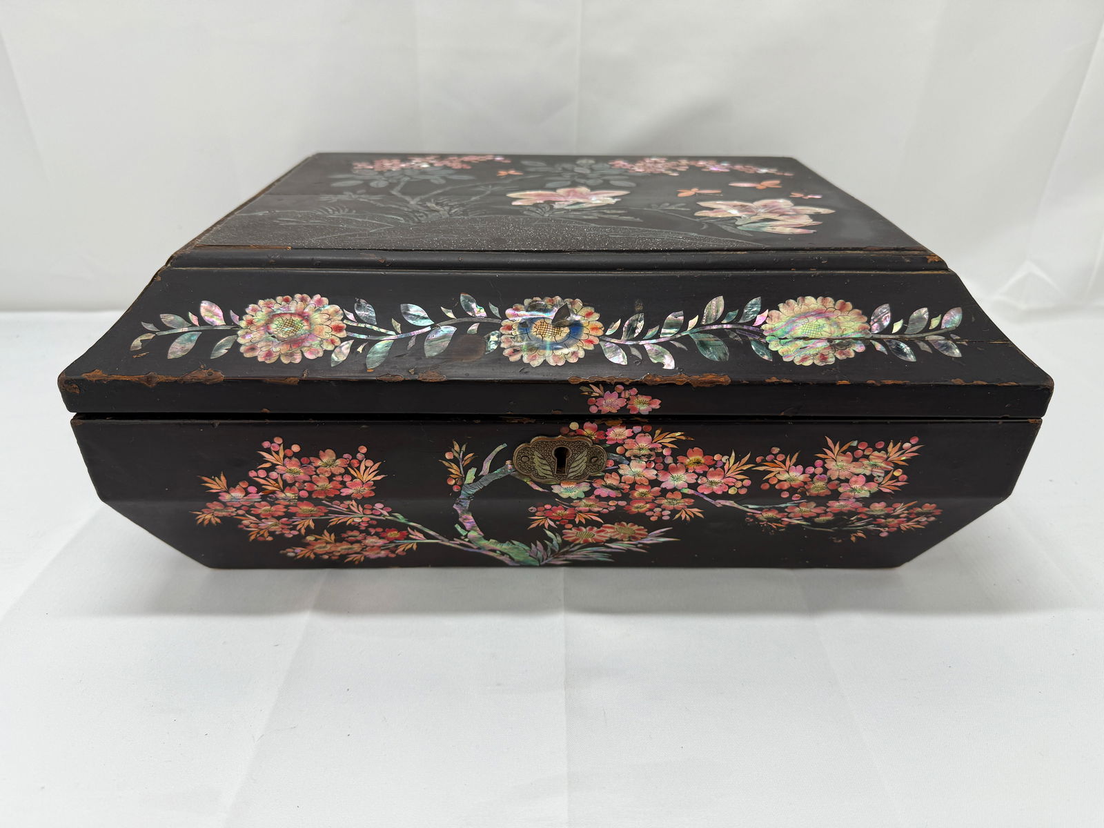 19th Century Chinese Export Black Lacquer & Mother of Pearl Sewing Box - 6
