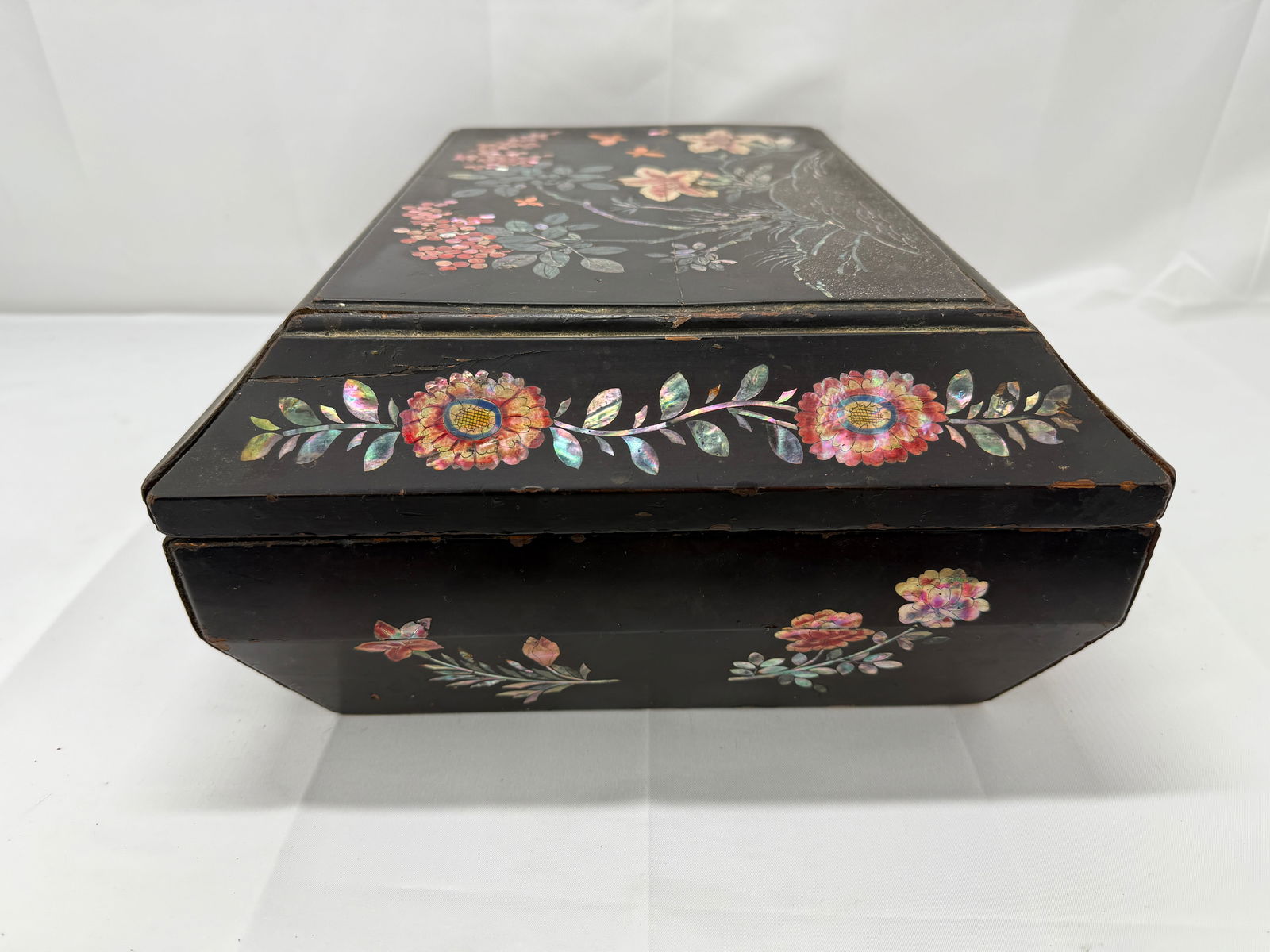 19th Century Chinese Export Black Lacquer & Mother of Pearl Sewing Box - 7