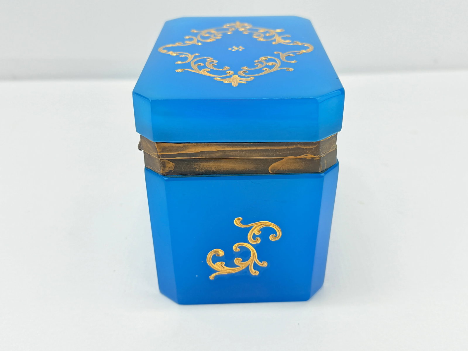 19th Century, Bohemian Barfatan or French Blue Opaline & Gilt Enameled Glass Box - 4