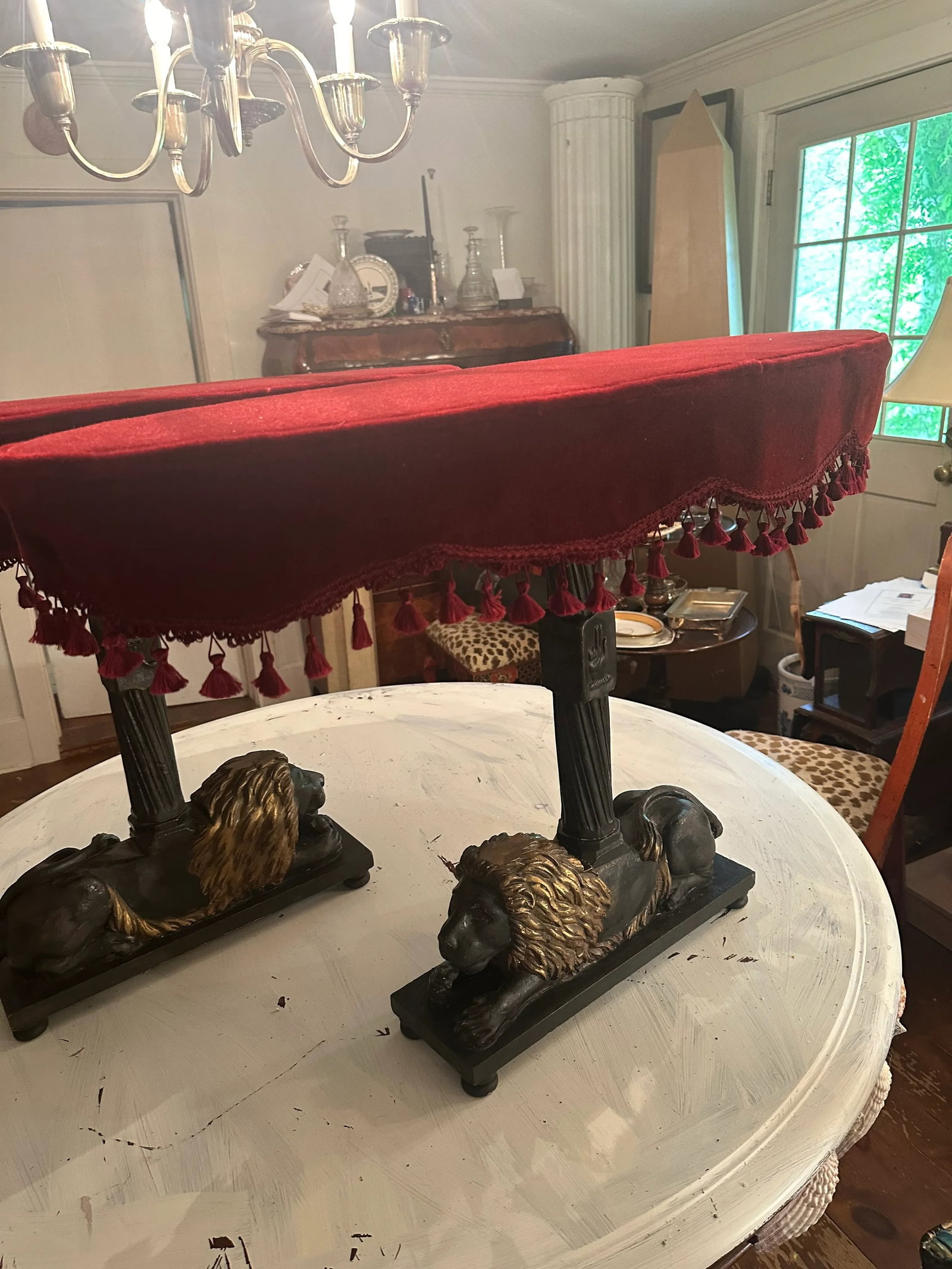 Pair of 1930s Black and Gold Spanish Renaissance Revival End Side Tables With Lions and Red Velvet C - 6