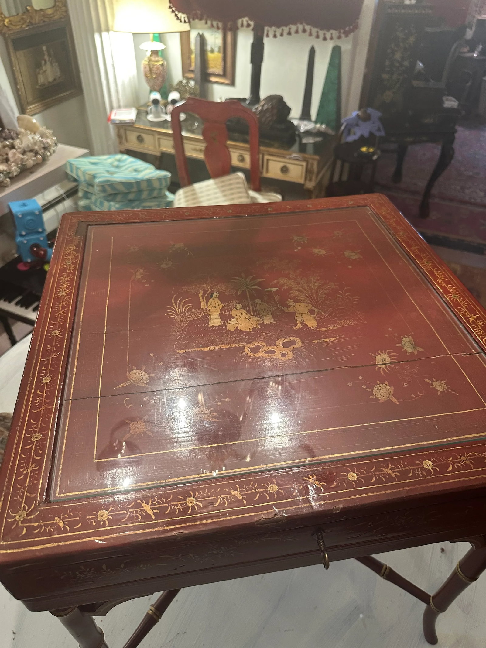 Red Chinoiserie 19th Century Lacquer Table With Lift Top and Key - 6