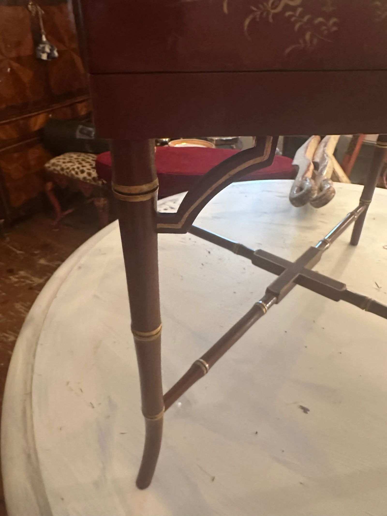 Red Chinoiserie 19th Century Lacquer Table With Lift Top and Key - 7