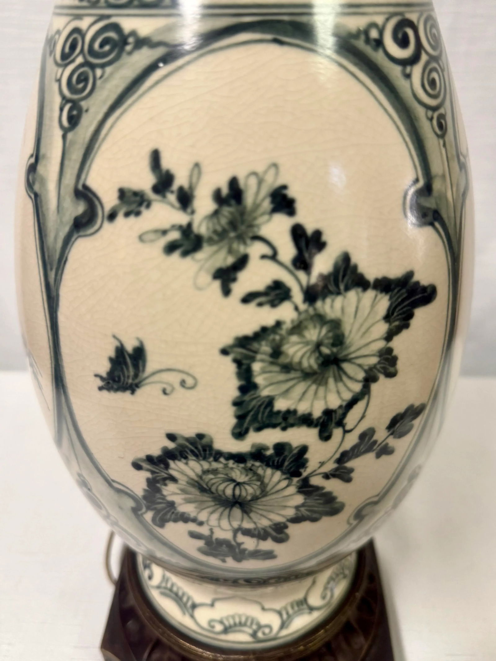 Stunning Vintage Chinoiserie Blue and White Ginger Jar Style Table Lamp With Cream Shade - 5