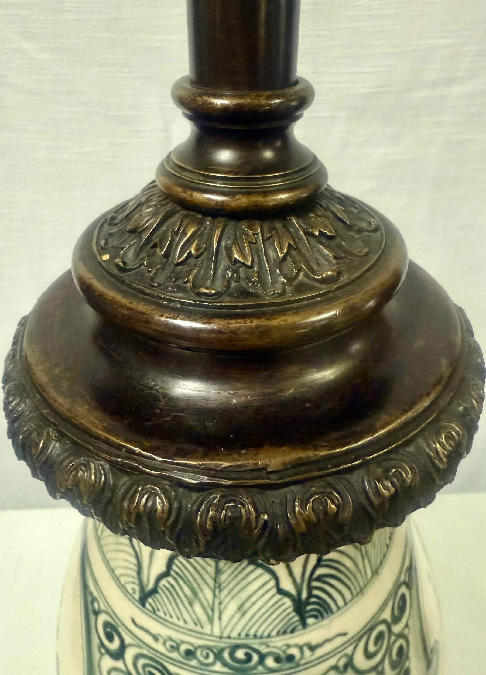 Stunning Vintage Chinoiserie Blue and White Ginger Jar Style Table Lamp With Cream Shade - 9