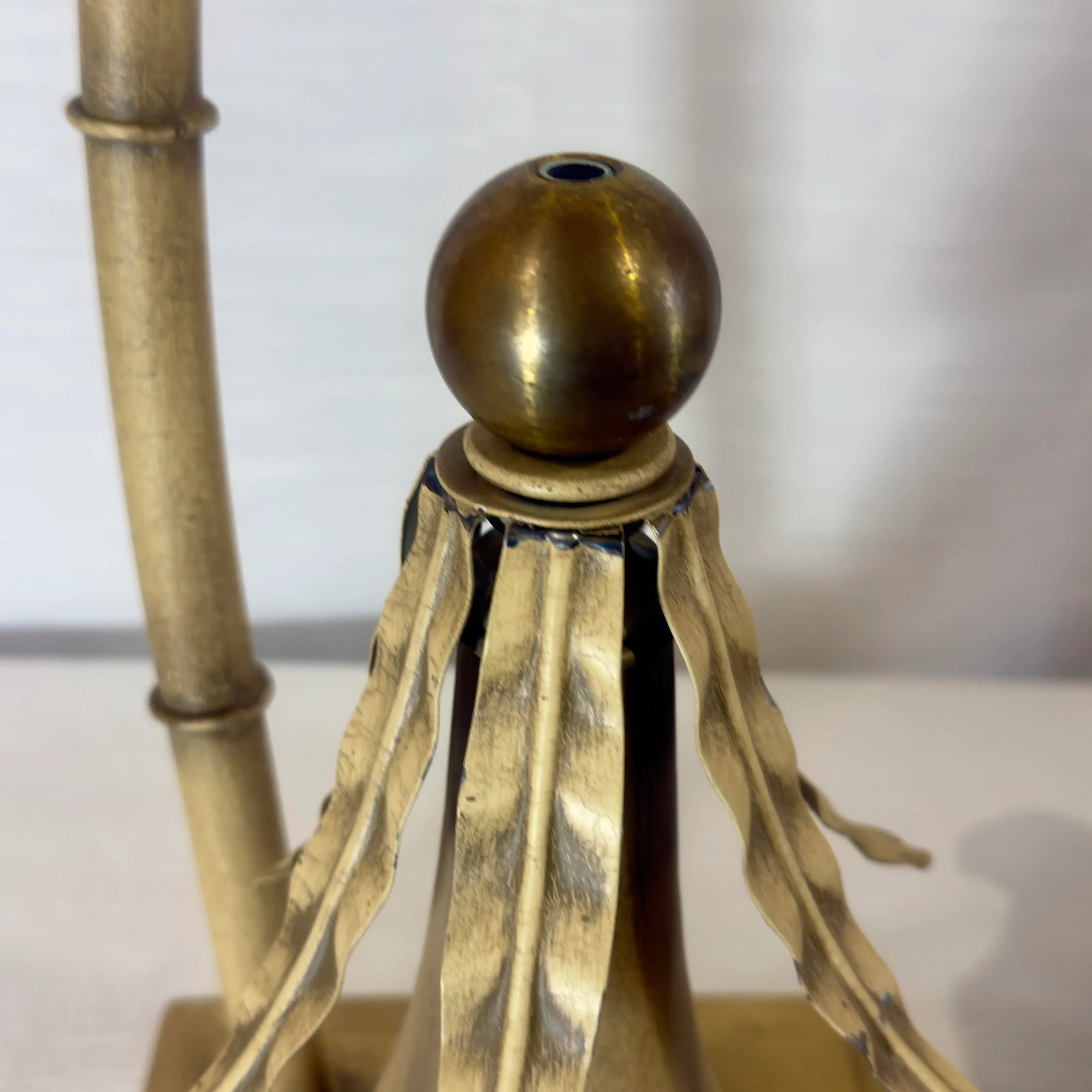 Chic Vintage Palm Beach Regency Gold Parrot Tole Palm Tree Table Lamp – Mid-Century Modern - 8