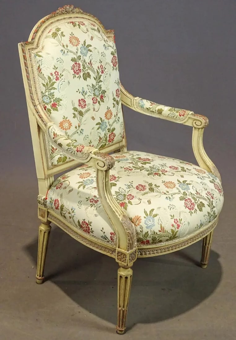 1930s French Louis XV Style Arm Chair With Stunning Foliate Upholstery - 4
